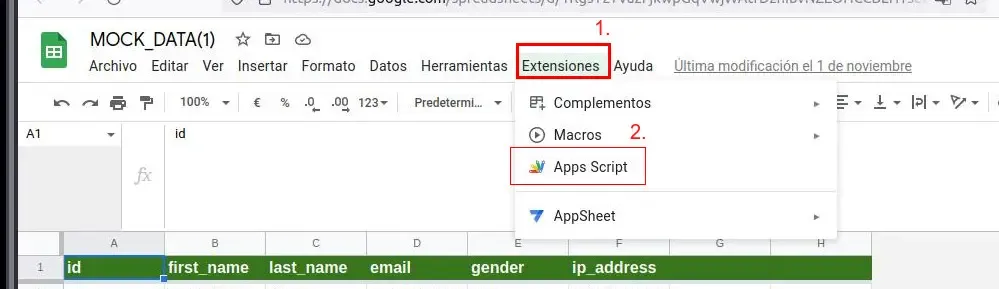 Hoja de cálculo con el botón llamado Extensiones que muestra el icono de Apps Script para crear un nuevo proyecto